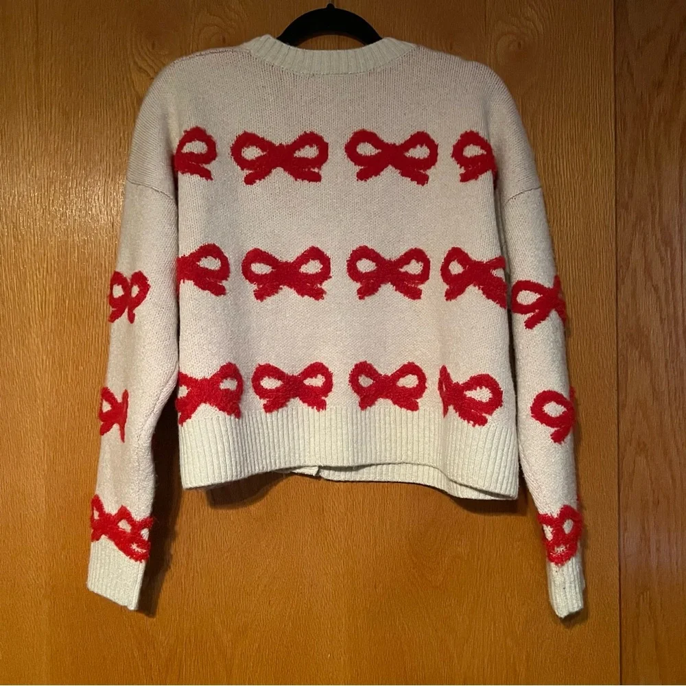 VIci cream with red bow cropped sweater size medium